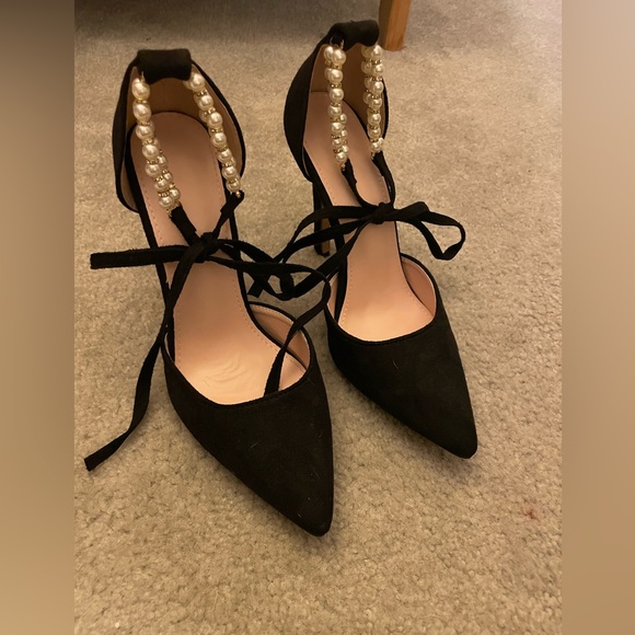 Black sued heels with pearl ankle detail - Picture 1 of 5